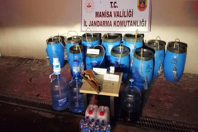 Manisa'da jandarma sahte alkole geçit vermiyor haberinin görseli