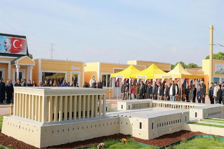 Kınıklı çocuklar Anıtkabir Miniatürk’te haberinin görseli