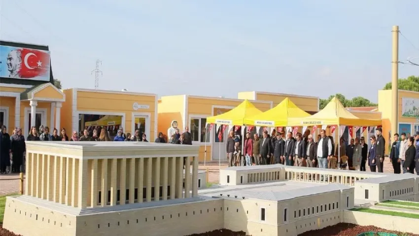 Kınıklı çocuklar Anıtkabir Miniatürk’te