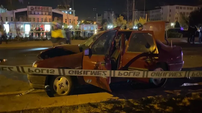 Konya'da feci kaza: Otomobil yayalara çarptı