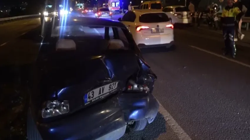 Kütahya'da zincirleme trafik kazası haberinin görseli