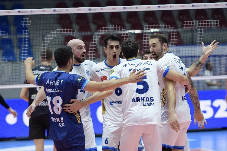 Arkas Spor evinde kaybetti: Arkas Spor-Bursa Büyükşehir Belediye Spor: 1-3 haberinin görseli