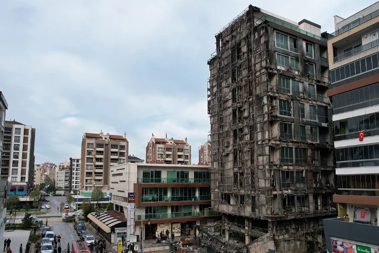 Bursa’da yanan iş merkezinin bilançosu sabah ortaya çıktı