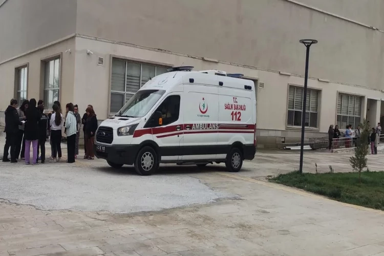 Isparta’da 103 öğrencide gıda zehirlenmesi şüphesi