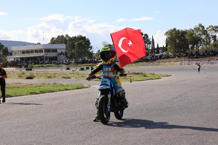 Süpermoto yarışlarında birincilik minik Zayn’ın haberinin görseli