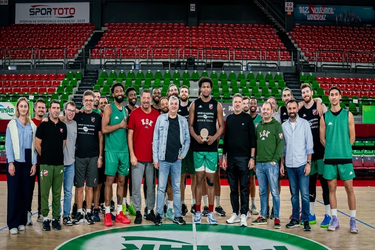 Pınar Karşıyaka'nın yıldız oyuncusu MVP ödülünü aldı