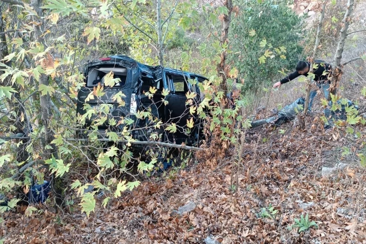 Bilecik'te araç şarampole yuvarlandı