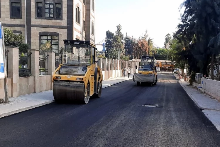 Mersin'de asfalt çalışmaları sürüyor haberinin görseli