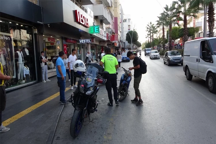 Antalya'da trafik denetimi: Motosiklet sürücüsüne ceza yağdı haberinin görseli
