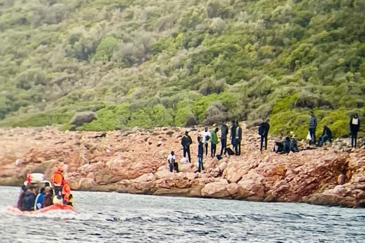 İzmir açıklarında can pazarı! Yunanistan geri ittikçe sahil güvenlik harekete geçiyor!