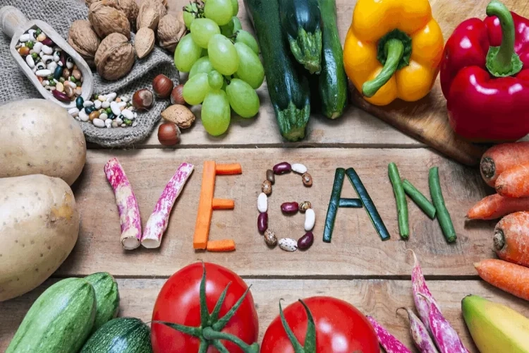 Farklı yaşam biçimleri ile dikkatleri üzerine çeken vegan nedir nasıl beslenir?