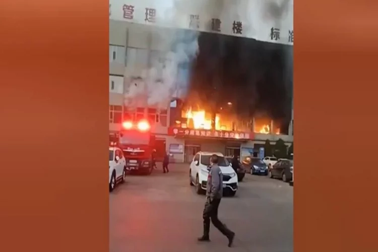 Çin'de bir binada çıkan yangında 26 kişi hayatını kaybetti