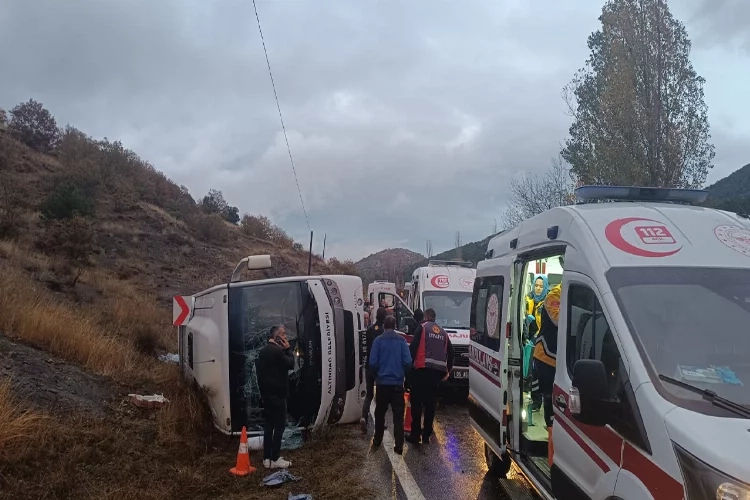 Amasya’da yolcu otobüsü devrildi