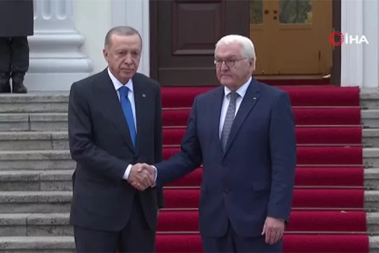 Cumhurbaşkanı Erdoğan'ın Steinmeier'le görüşmesi başladı