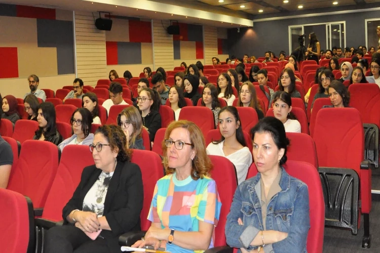 Ege Üniversitesi'nde kadının sanat tarihindeki yeri konuşuldu