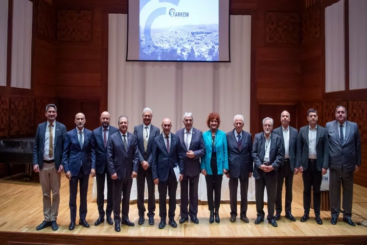 Büyükşehir Kemeraltı çarşısını yılbaşına hazırlıyor haberinin görseli