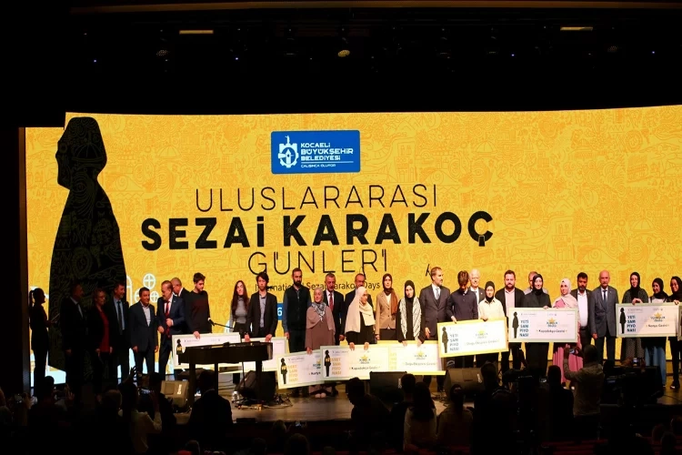 Sezai Karakoç şiirleriyle anıldı haberinin görseli