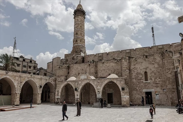 İsrail, Gazze’de Büyük Cami’yi hedef aldı