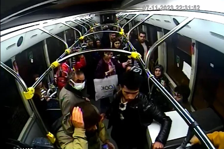 Otobüs şoföründen örnek davranış: Darp edilen genci böyle kurtardı haberinin görseli