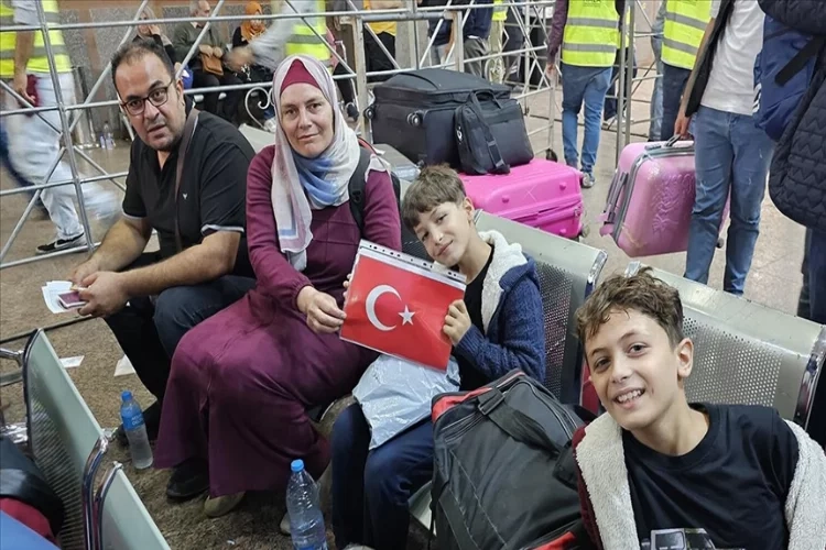 Türk vatandaşlarının Gazze'den Mısır'a tahliyesi başladı haberinin görseli