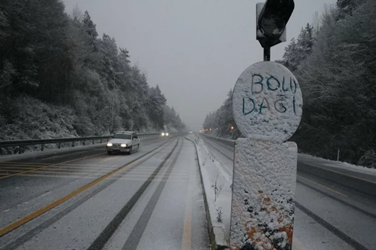 Bolu Dağı’nda kar yağışı etkili oluyor