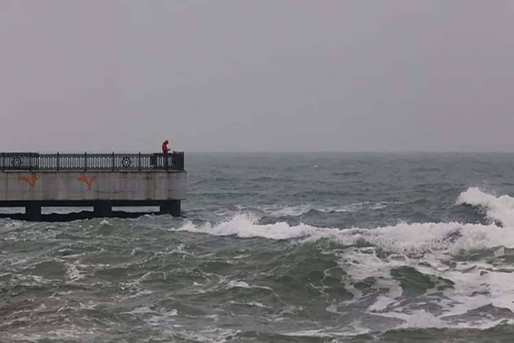 Meteoroloji Genel Müdürlüğü uyardı: Doğu Karadeniz’de kuvvetli fırtına uyarısı