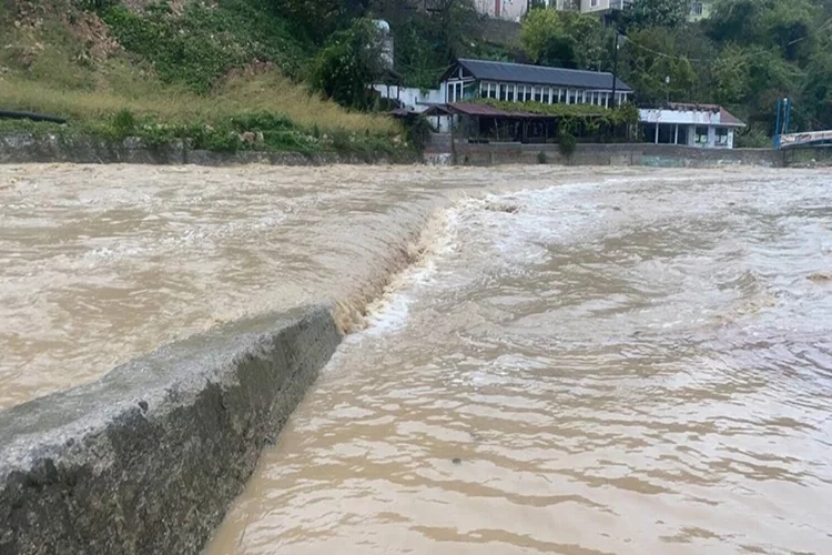 İzmir Aliağa Limanı'na yük taşıyan gemiyle irtibat koptu