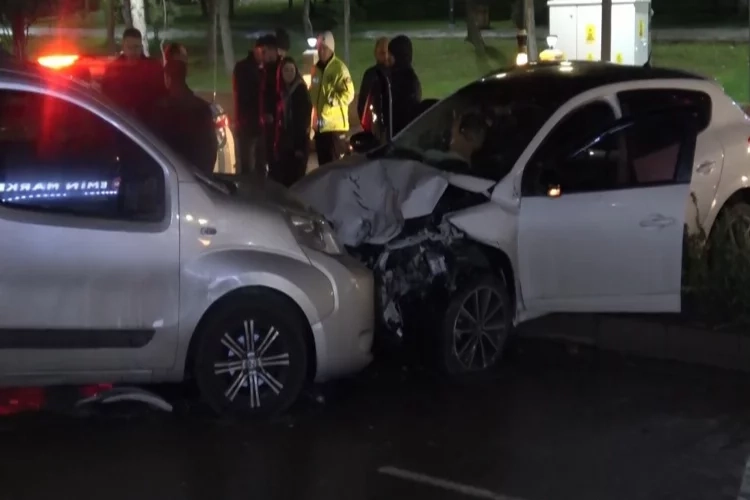 Kütahya'da trafik kazası: Yaralılar var! haberinin görseli