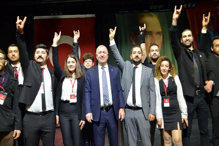 Özdağ İzmir’de gündemi değiştirdi! “Hayatımda yaptığım en kötü iş Akşener ile parti kurmak”