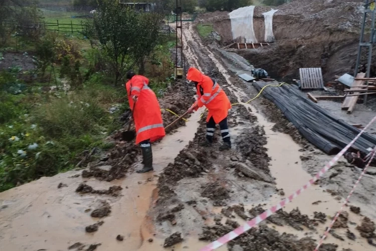 Şile ve Ağva’da deniz kabardı: Fırtına ortalığı savaş alanına çevirdi