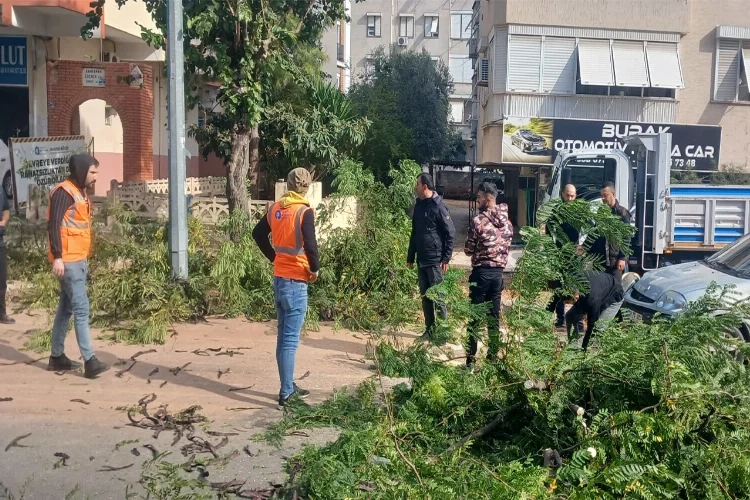 Antalya’da ekiplerin fırtına mesaisi