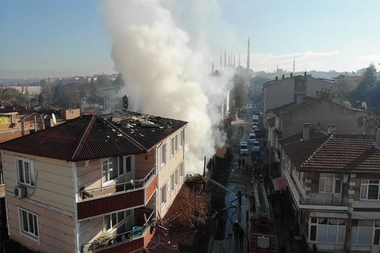 Edirne'de yangın: Çeşme hortumlarıyla müdahale ettiler