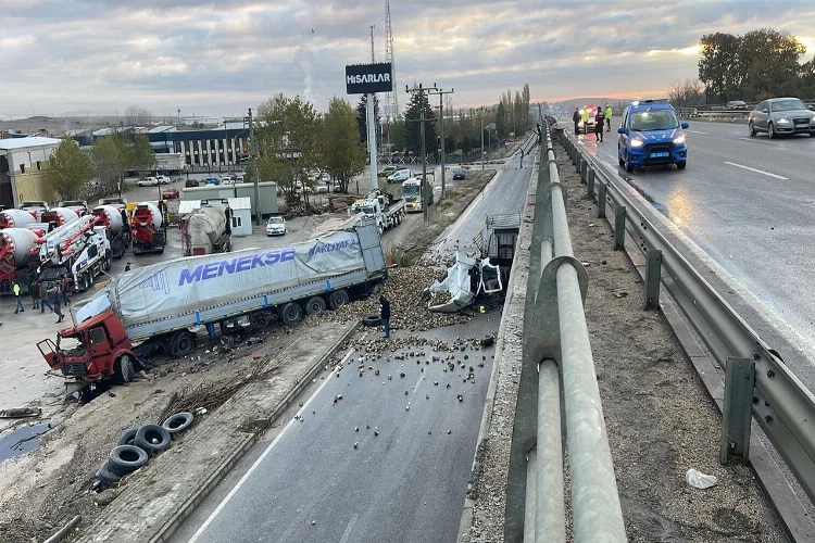 Eskişehir’de 2 tır köprüden aşağı uçtu