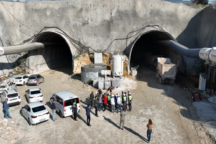 İzmir Büyükşehir Belediye Başkanı Tunç Soyer Buca Onat Tüneli ve bağlantı yolunu inceledi