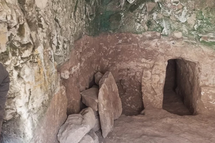 Adıyaman'da 1900 yıllık oda mezarı bulundu haberinin görseli
