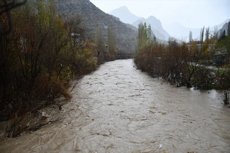 Şırnak'ta sağanak yağış hayatı olumsuz etkiledi