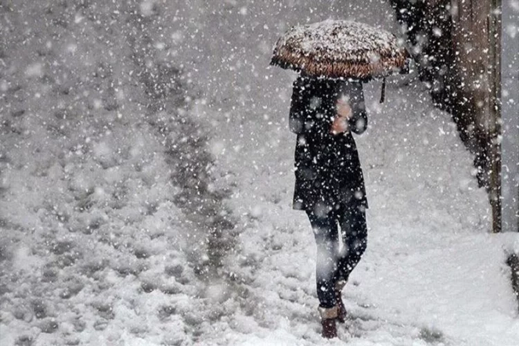 Tokat, Sinop ve Kastamonu'da kar ve fırtına hayatı olumsuz etkiliyor