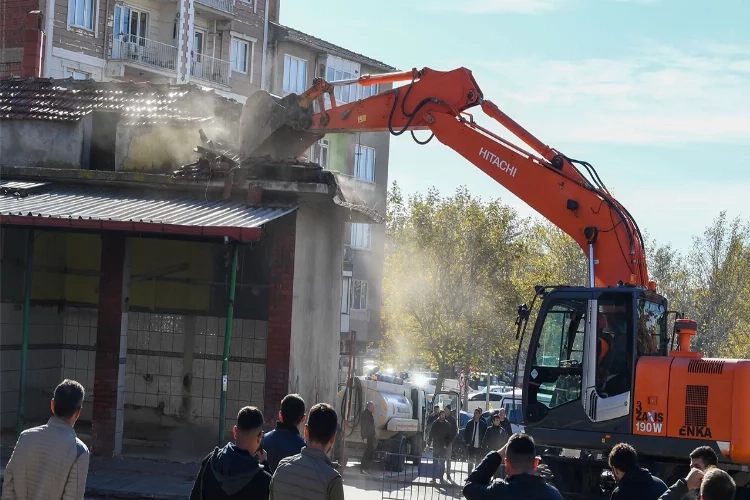 Bakan Özhaseki Uşak'ta: Kentsel dönüşüm için ilk yıkım gerçekleştirildi haberinin görseli