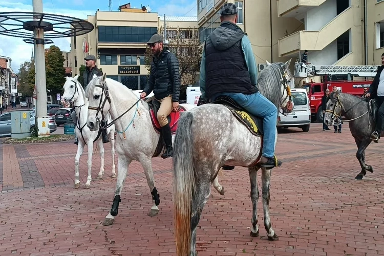 Filistin’e atlı destek Kütahya’dan geldi haberinin görseli
