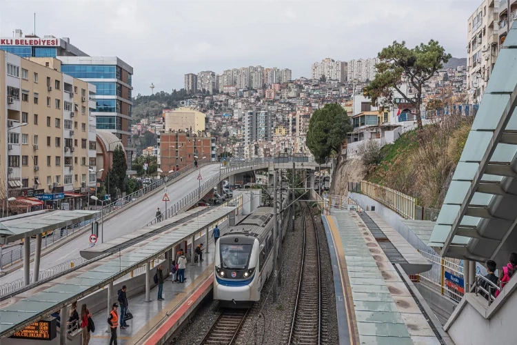 İzban saatleri: Bayraklı izban saatleri