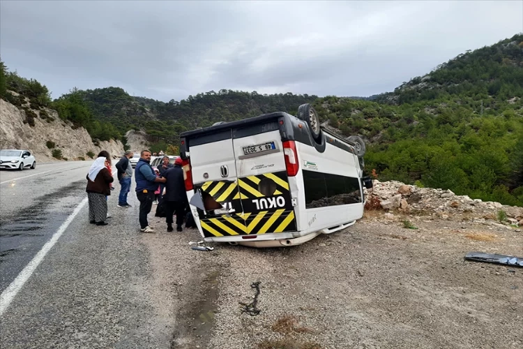 Muğla'da okul servisi devrildi