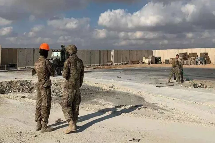 Irak’taki Ayn el-Esed Askeri Hava Üssü'ne silahlı saldırı haberinin görseli