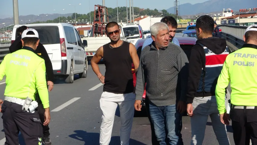Yola düşen boş sebze kasası (1)