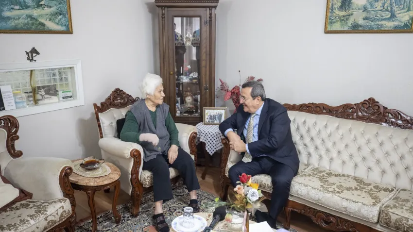 Başkan Batur'dan Öğretmenine Ziyaret1