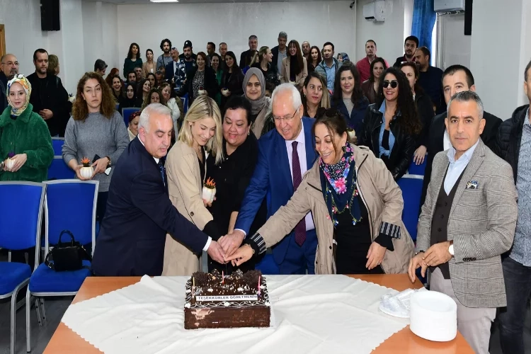 Karabağlar Belediye Başkanı Muhittin Selvitopu Öğretmenler Günü'nü kutladı