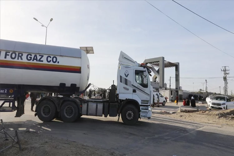 Mısır'dan Gazze Şeridi'ne yakıt girişinin başladı