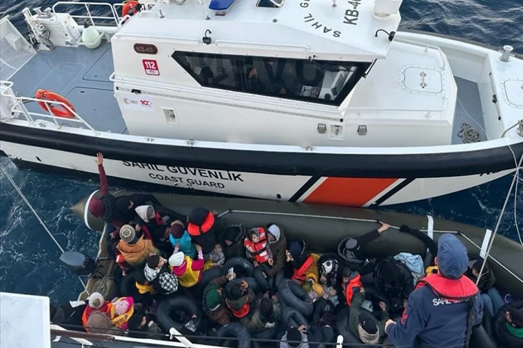 İzmir haber: Dikili açıklarında 34 düzensiz göçmen kurtarıldı haberinin görseli