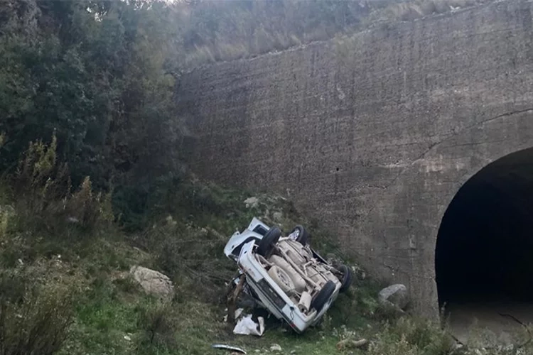 Osmaniye’de feci kaza: Otomobil dere yatağına düştü haberinin görseli