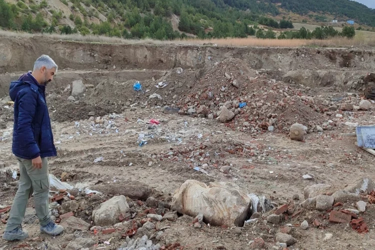 Kütahya'da hafriyat çalışmaları esnasında tarihi heykel bulundu