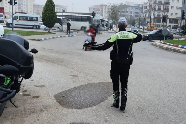 Kurallara uymayan motosiklet sürücülerine ceza yağdı haberinin görseli